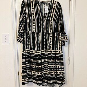 NWT Women's Bell Sleeve Tiered Dress in Black & White Tribal Print